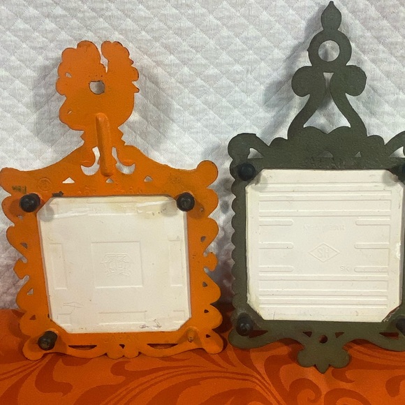 Set of 2 Vintage Ceramic Tile Trivets in Cast Iron Raspberries & Coffee Grinder - Picture 3 of 6